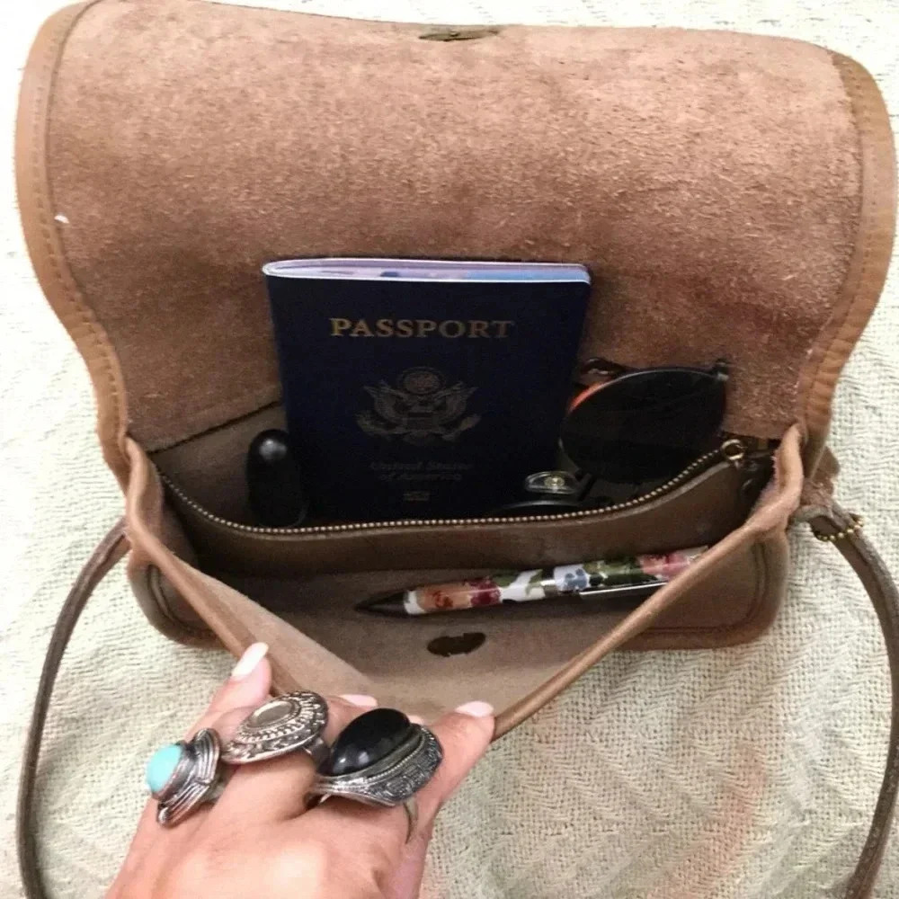 COACH | Tan Camel COACH Distressed Leather Small Mini Coin Phone Wallet RARE Bag - Picture 3 of 10